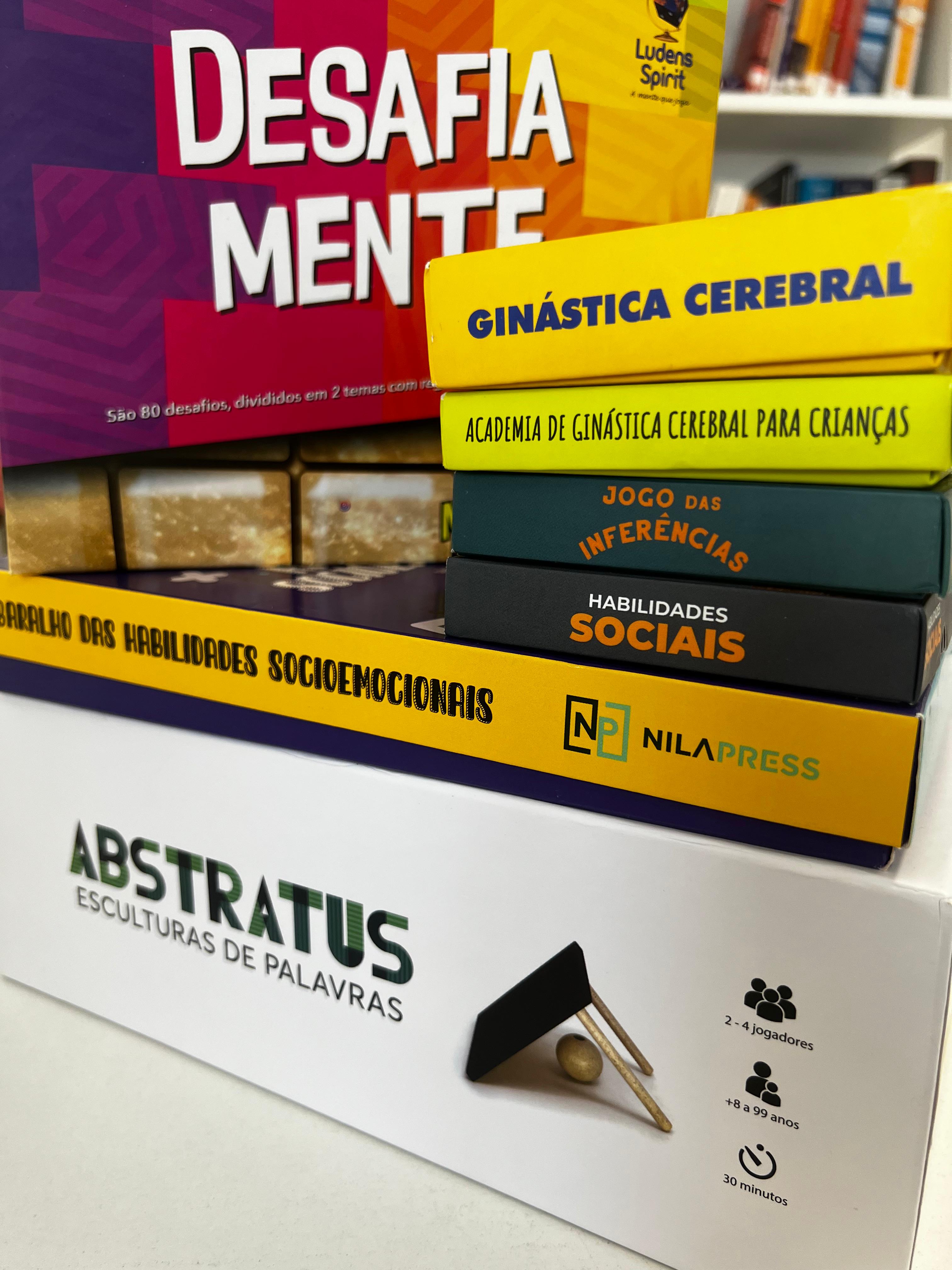 Livros infantis expostos na recepção do CNAM